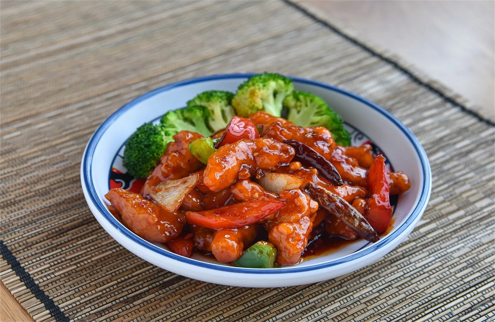 Sweet sour glazed chicken with veggies at Mei Wei Chinese Restaurant, Chinese Restaurant in Modesto